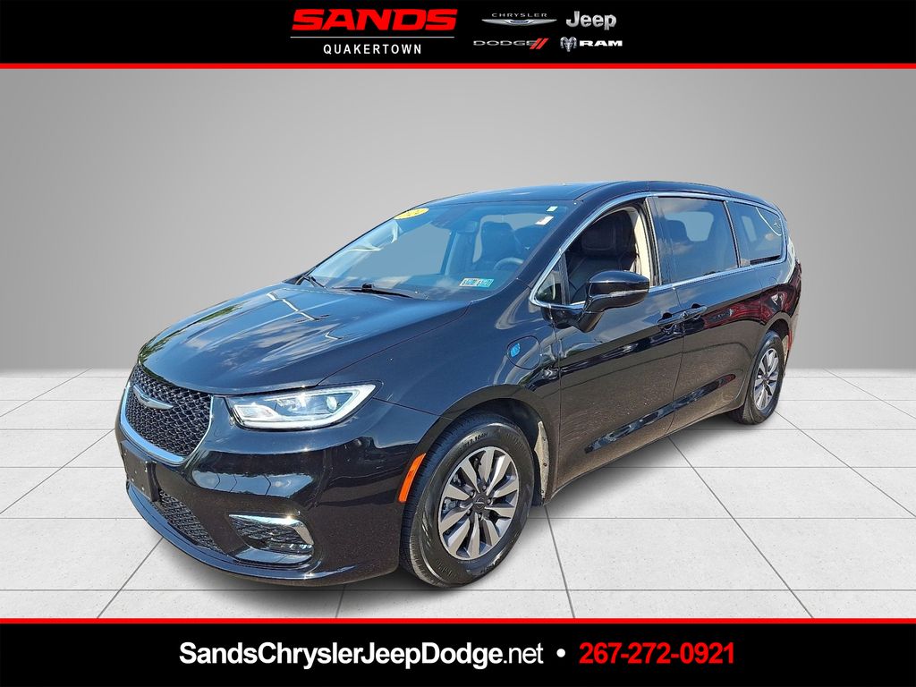 Used 2024 Chrysler Pacifica - photo 1