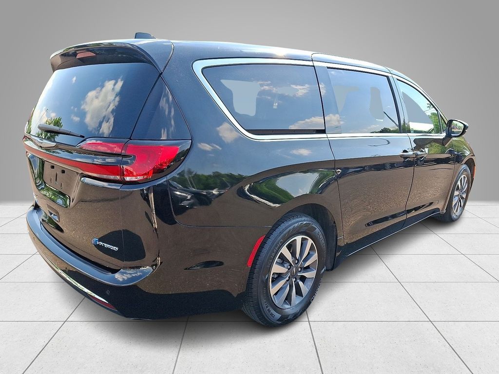 Used 2024 Chrysler Pacifica - photo 7