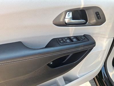 2024 Chrysler Pacifica FWD Minivan for sale #SB4154 - photo 1