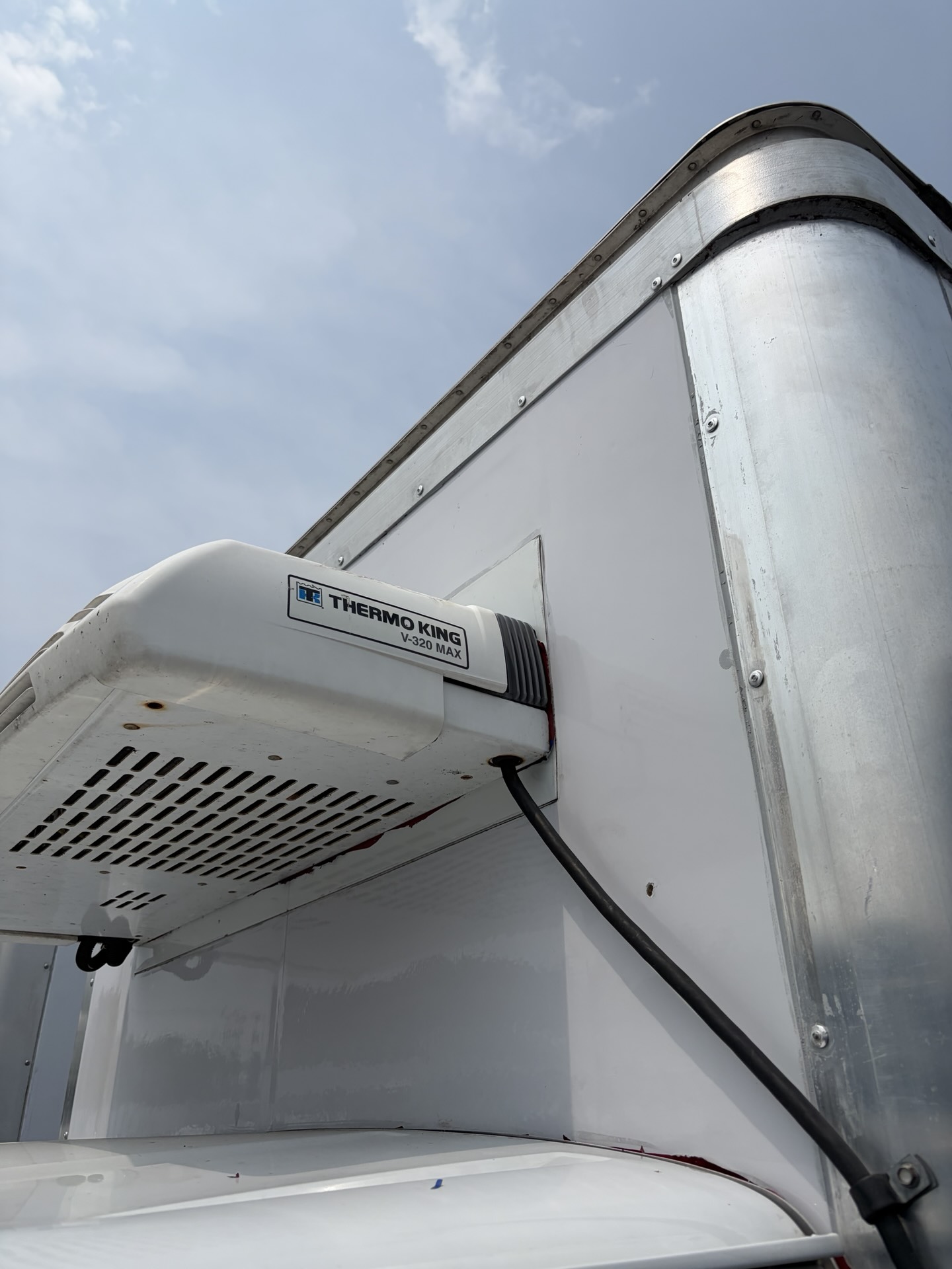 Used 2024 Ford E-350 - photo 2