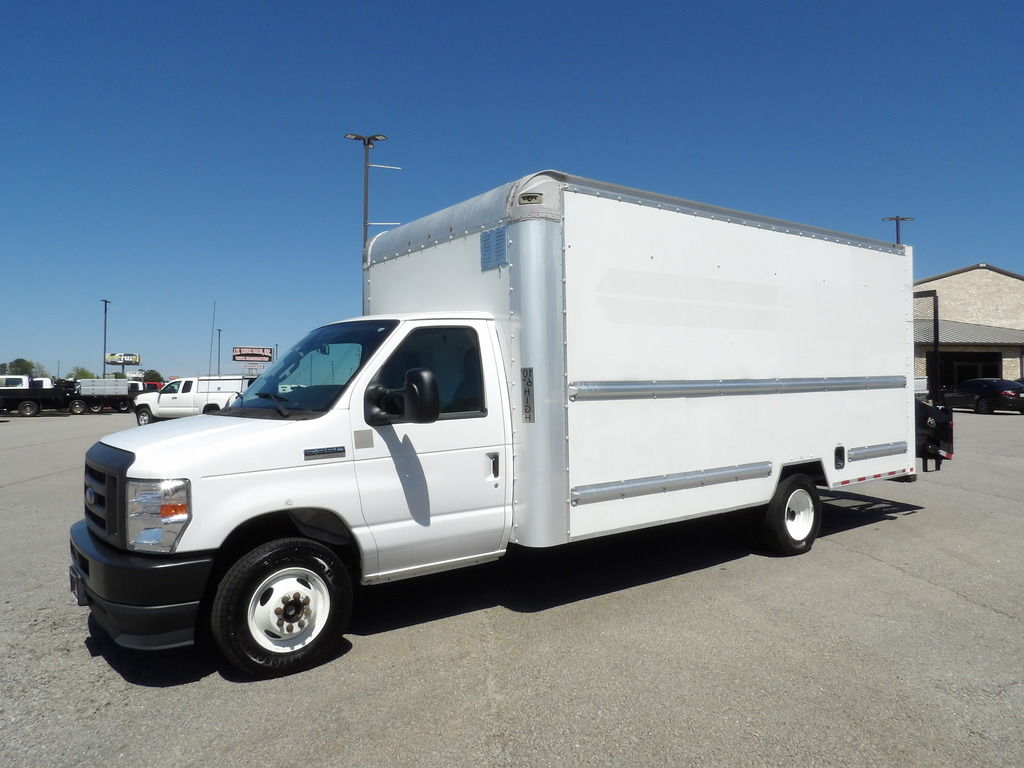 Used 2021 Ford E-350 - photo 6