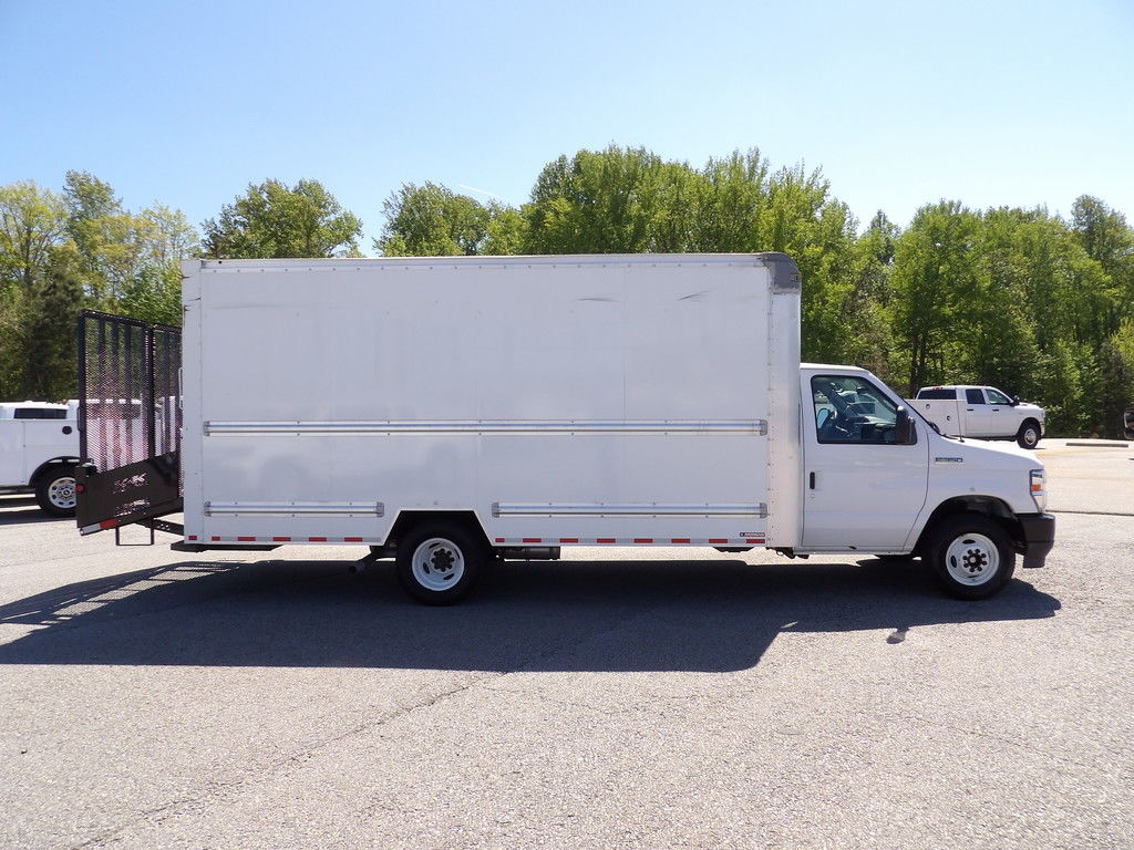 Used 2021 Ford E-350 - photo 11