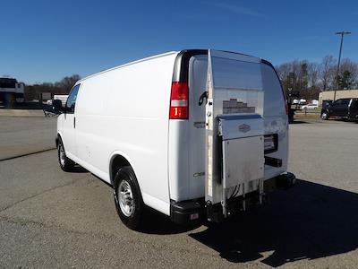 Used 2022 Chevrolet Express 3500 - photo 1