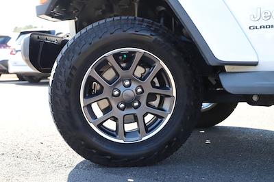 2020 Jeep Gladiator Crew Cab 4WD Pickup for sale #G250181A - photo 2