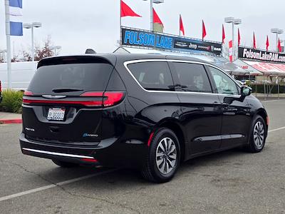Used 2024 Chrysler Pacifica Select Minivan for sale #1PR0700 - photo 2
