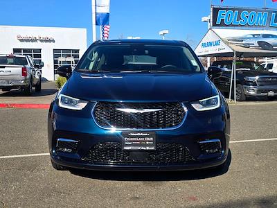 Used 2024 Chrysler Pacifica Select Minivan for sale #1PR0756 - photo 2