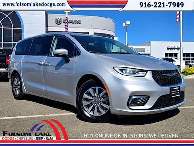 Used 2023 Chrysler Pacifica - photo 1