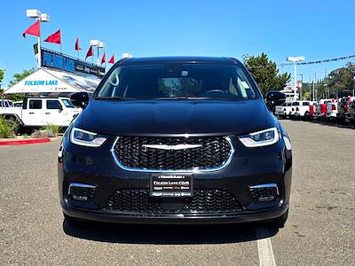 Used 2024 Chrysler Pacifica - photo 2