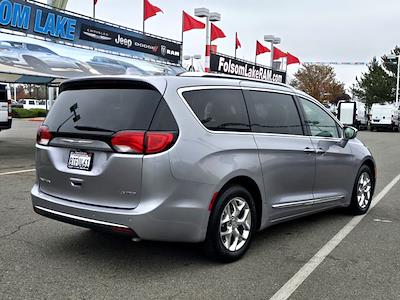 Used 2018 Chrysler Pacifica Limited Minivan for sale #1SP0668 - photo 2