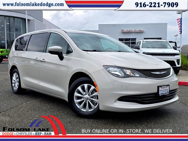 Used 2017 Chrysler Pacifica - photo 1