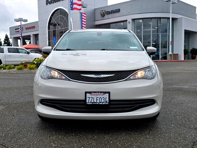 Used 2017 Chrysler Pacifica - photo 2