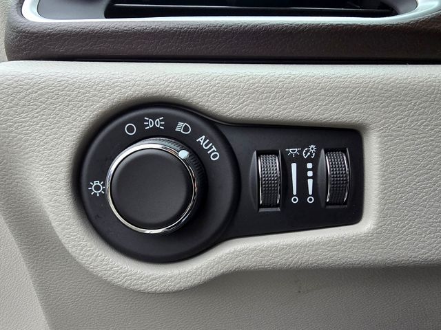 Used 2017 Chrysler Pacifica - photo 24