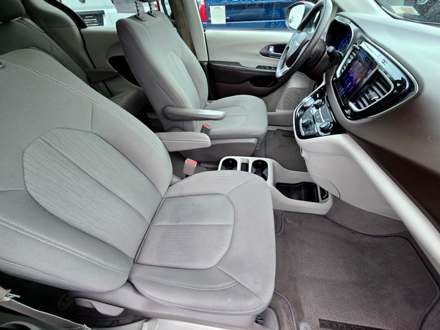 Used 2017 Chrysler Pacifica - photo 28