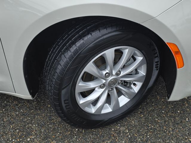 Used 2017 Chrysler Pacifica - photo 36