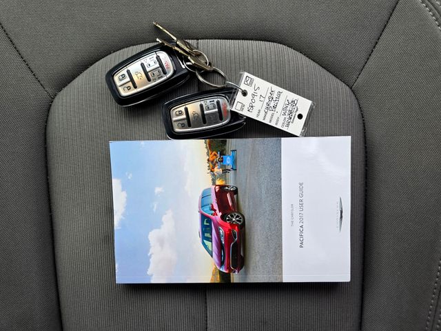 Used 2017 Chrysler Pacifica - photo 38