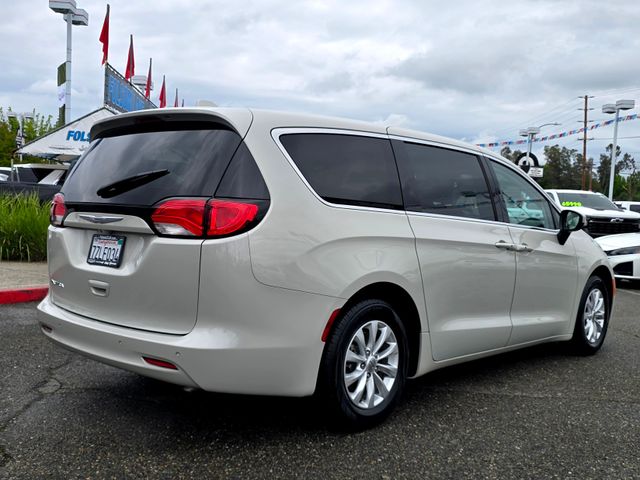Used 2017 Chrysler Pacifica - photo 6