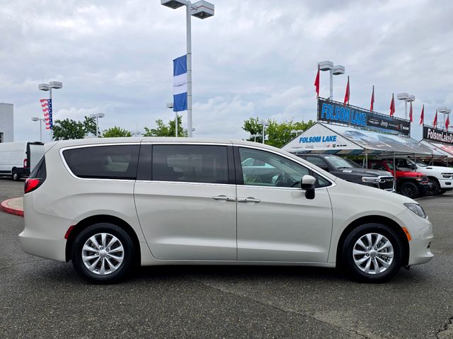 Used 2017 Chrysler Pacifica - photo 9