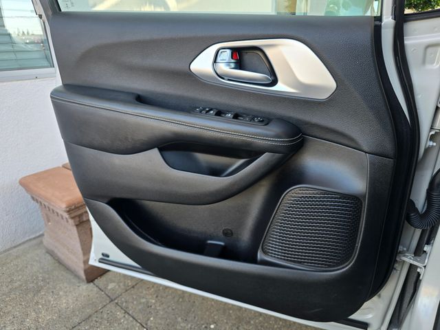 Used 2021 Chrysler Pacifica - photo 23