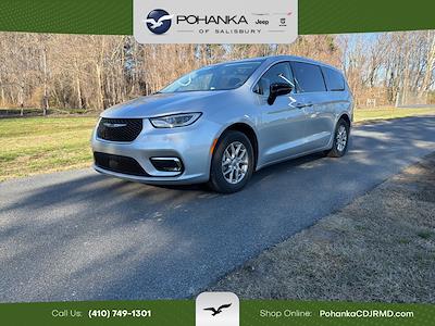 Used 2024 Chrysler Pacifica - photo 1