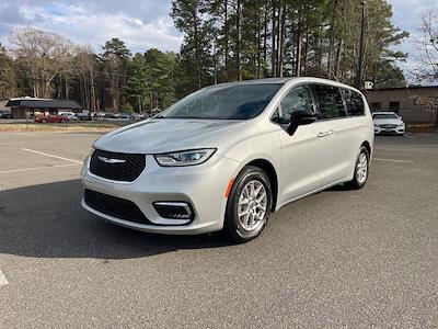 Used 2024 Chrysler Pacifica - photo 1