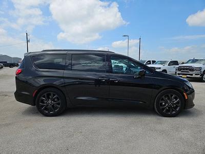 2018 Chrysler Pacifica FWD Minivan for sale #GW2898B - photo 2