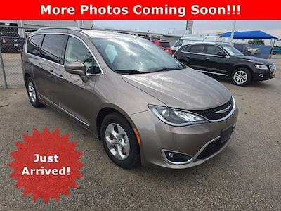2017 Chrysler Pacifica FWD Minivan for sale #J250112A - photo 1