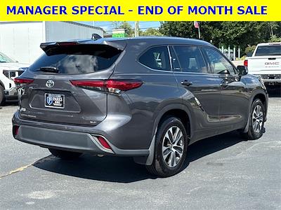 Used 2021 Toyota Highlander XLE SUV for sale #359588C - photo 2