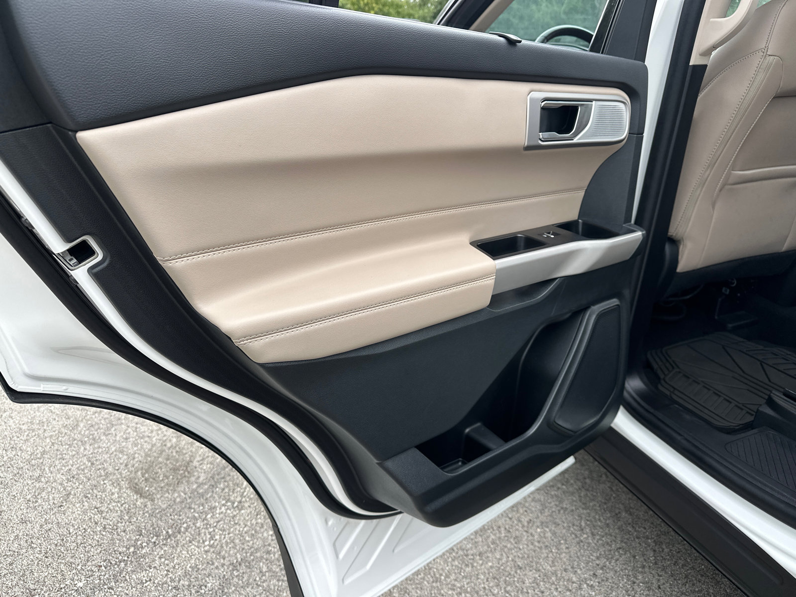 Used 2023 Ford Explorer - photo 33