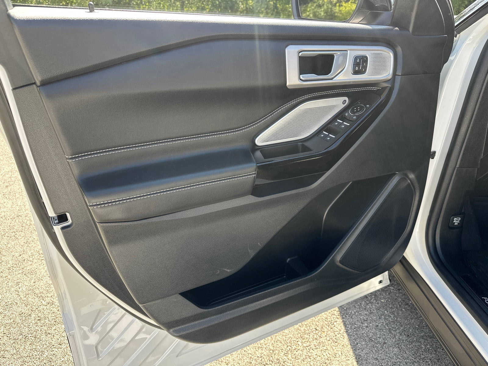 Used 2022 Ford Explorer - photo 32