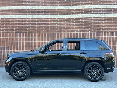 Used 2025 Jeep Grand Cherokee Summit for sale #50142 - photo 2