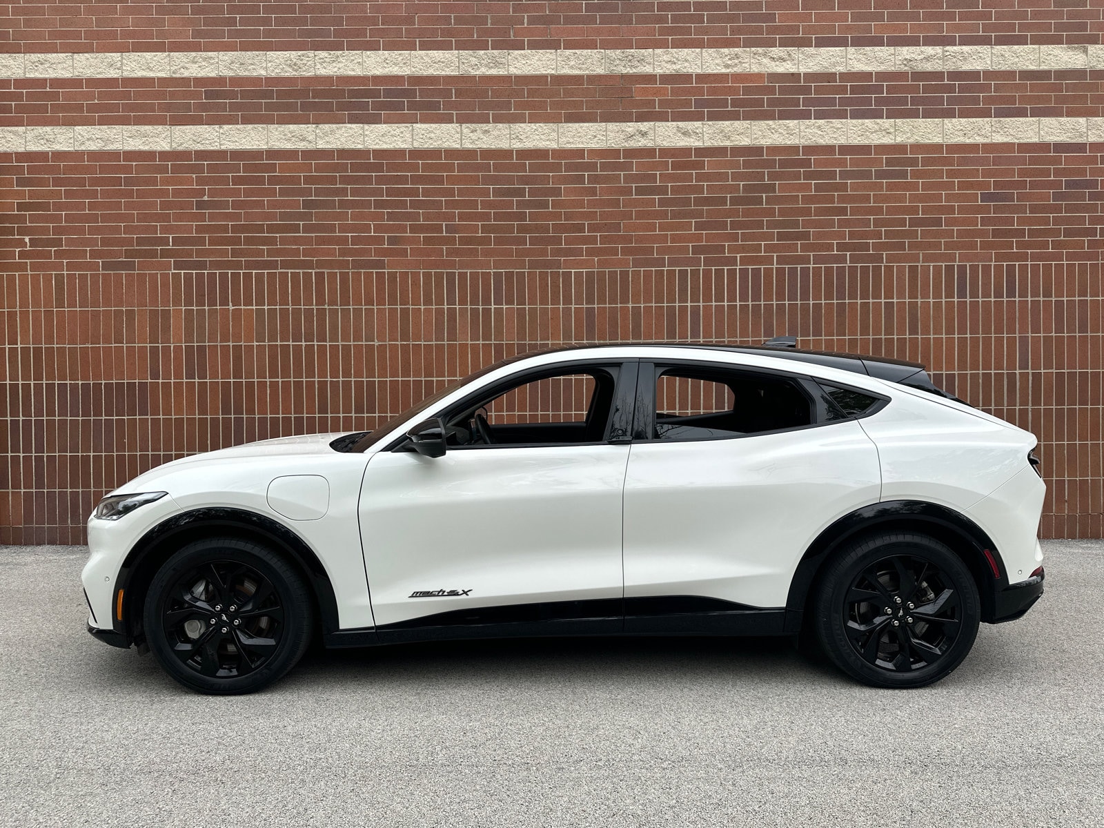 Used 2023 Ford Mustang Mach-E - photo 2