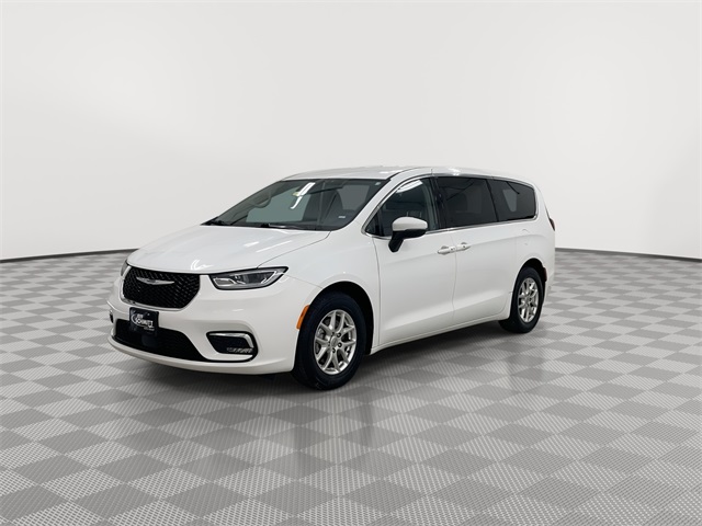 Used 2024 Chrysler Pacifica - photo 7