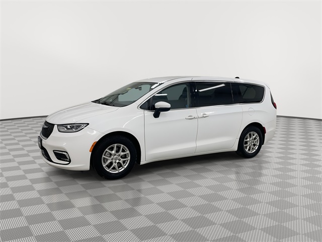 Used 2024 Chrysler Pacifica - photo 8