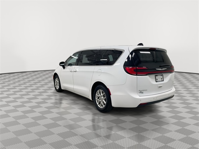 Used 2024 Chrysler Pacifica - photo 10