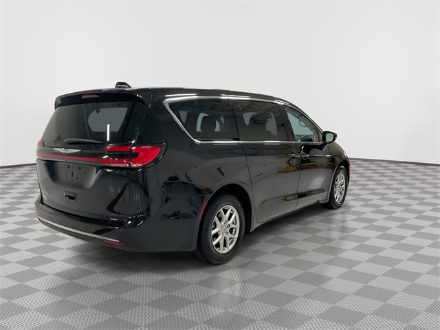 Used 2024 Chrysler Pacifica - photo 12