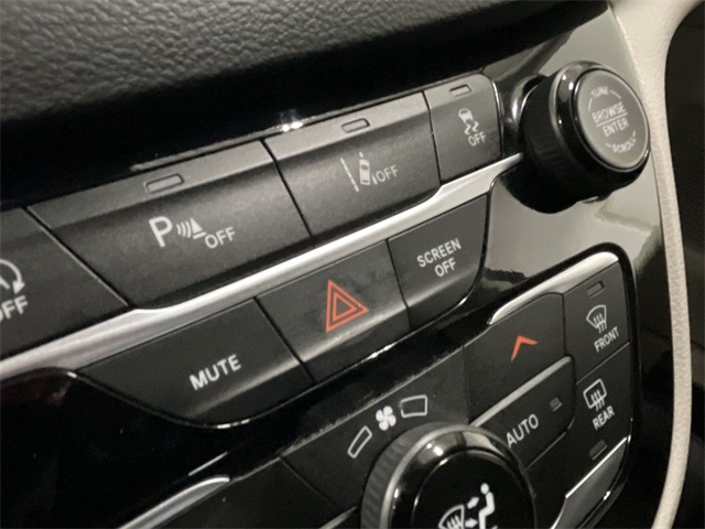 Used 2024 Chrysler Pacifica - photo 32