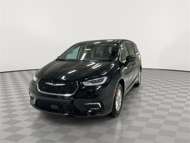Used 2024 Chrysler Pacifica - photo 6