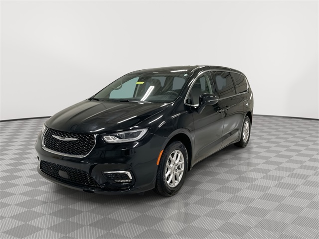 Used 2024 Chrysler Pacifica - photo 7