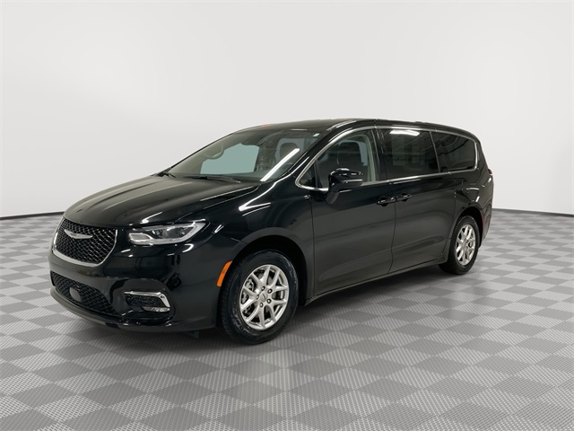 Used 2024 Chrysler Pacifica - photo 9