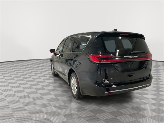 Used 2024 Chrysler Pacifica - photo 10