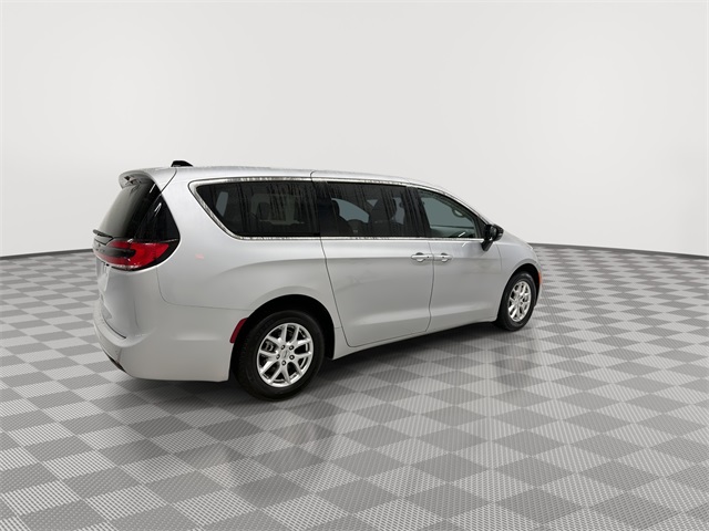 Used 2024 Chrysler Pacifica - photo 13
