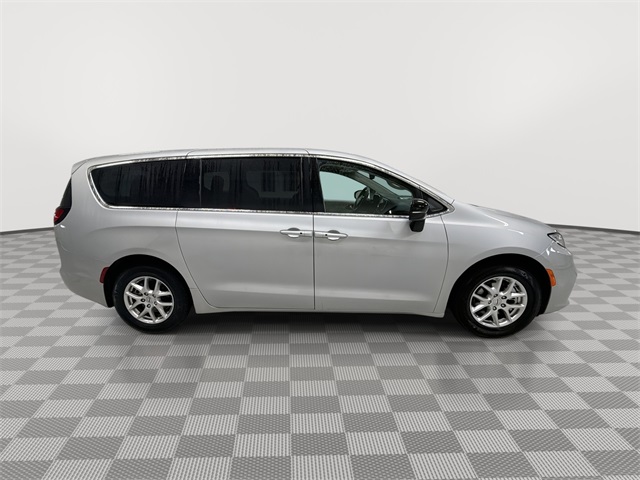 Used 2024 Chrysler Pacifica - photo 14