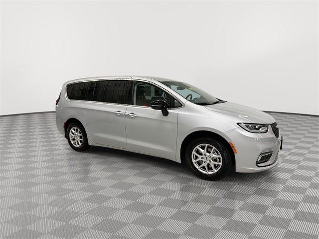 Used 2024 Chrysler Pacifica - photo 15