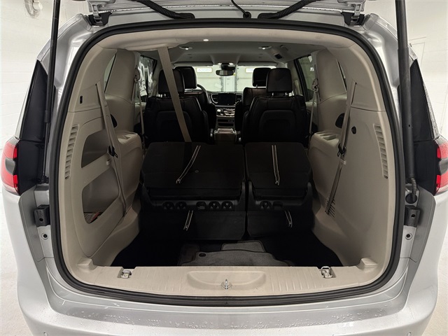 Used 2024 Chrysler Pacifica - photo 18