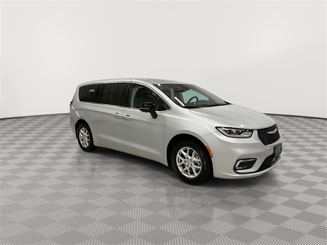 Used 2024 Chrysler Pacifica - photo 5