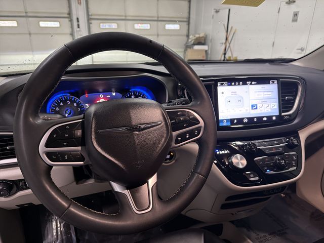 Used 2024 Chrysler Pacifica - photo 22