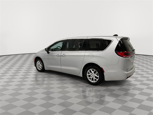Used 2024 Chrysler Pacifica - photo 10