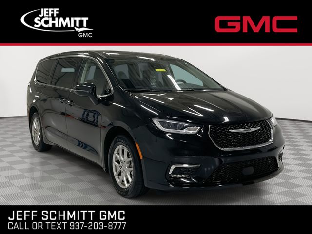 Used 2024 Chrysler Pacifica Touring L Minivan - photo 1