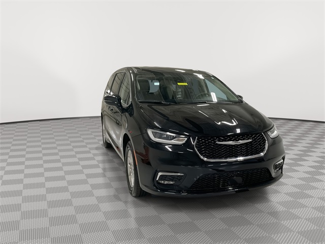 Used 2024 Chrysler Pacifica - photo 5