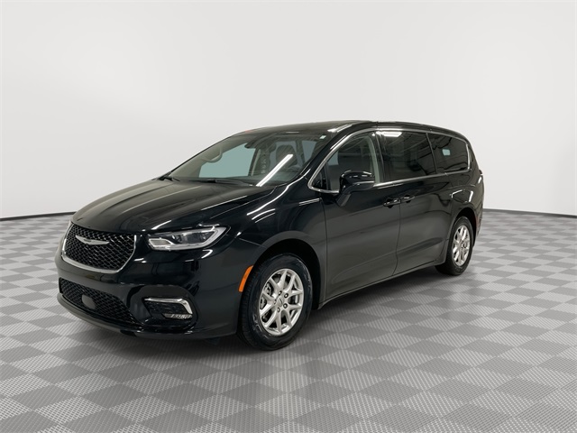 Used 2024 Chrysler Pacifica - photo 9